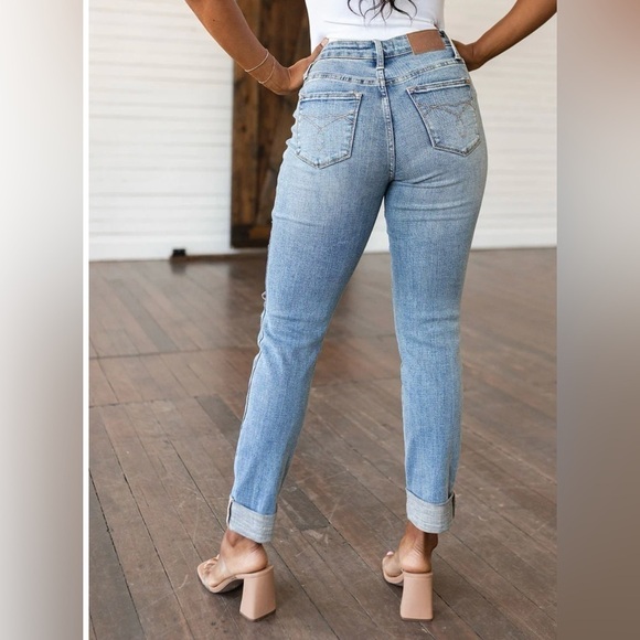 Judy Blue Mid Rise Distressed Boyfriend Jeans Size 15 / 32 - Picture 2 of 16